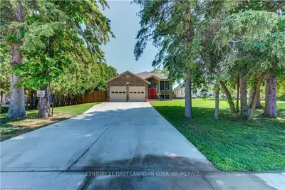 311 QUEEN Street, Strathroy-Caradoc, ON N7G 2J3