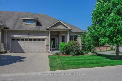 2566 MARLENE STEWART Place, London South, ON N6K 5R3