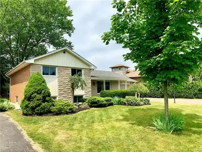 610 MIDDLEWOODS Drive, London North, ON N6G 1W8