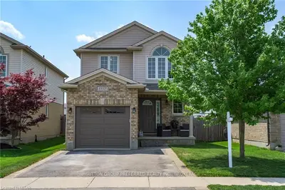 1123 SILVERFOX Drive, London North, ON N6C 0C8