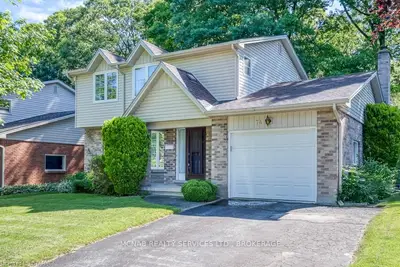 74 FAIRLANE Road, London South, ON N6K 3E4