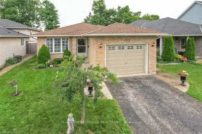 1715 Devos Drive, London North, ON N5X 4H8