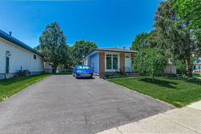 28 BRUNSWICK Avenue, London North, ON N6G 3K8