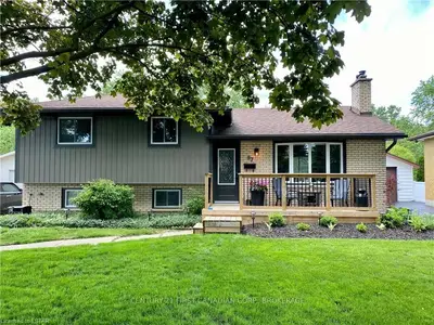 97 EBURY Crescent, London South, ON N6C 3E1