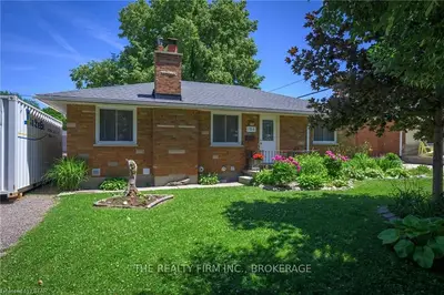 198 ARLINGTON Crescent, London South, ON N5Z 3E1