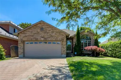 248 DERUITER Drive, Strathroy-Caradoc, ON N7G 4H8