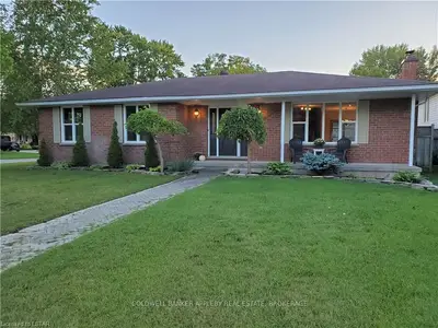 13 HERITAGE Court, Strathroy-Caradoc, ON N7G 3Y5