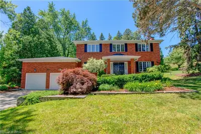 1665 HILLSIDE Drive, London North, ON N6G 2R1