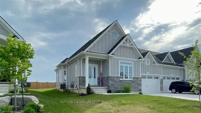10 BROOKLAWN Drive, Lambton Shores, ON N0M 1T0