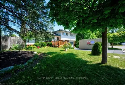 9 WEST AFTON Place, London South, ON N5Z 3Z6