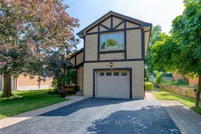 101 CASTLEGROVE Boulevard, London North, ON N6G 3T3