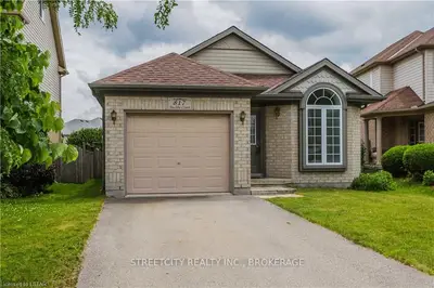 817 BUSHBY Court, London North, ON N6H 5V8