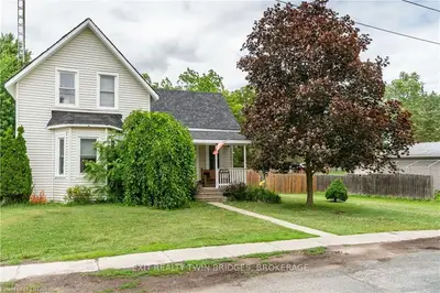 4554 VICTORIA Street, Oil Springs, ON N0N 1P0