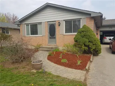1734 ALDERSBROOK Road, London North, ON N6G 3E3