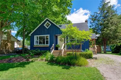 2568 QUEEN Street, Strathroy-Caradoc, ON N0L 1W0