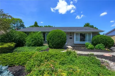 1349 GLENORA Drive, London North, ON N5X 1T6