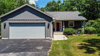 10170 VICTORIA Street, Lambton Shores, ON N0M 2L0
