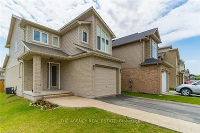 1745 O'HANLAN, London North, ON N5X 0N1