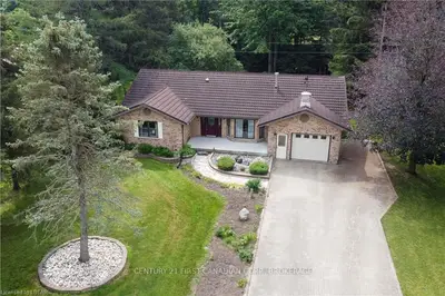 583546 Hamilton Road, South-west Oxford, On N5c 3j7