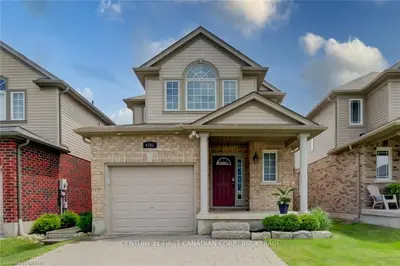 6785 VALLAS Circle, London South, ON N6P 0B5