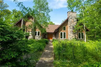 9609 JOANNE Avenue, Lambton Shores, ON N0M 1T0