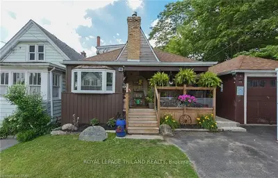 19 LANSDOWNE Avenue, London East, ON N5Z 1X7