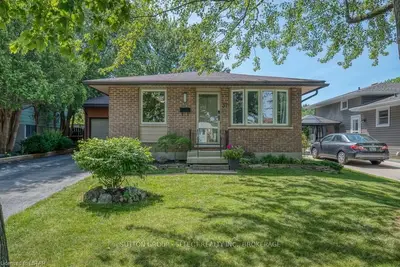37 NICHOLAS Crescent, London South, ON N6E 2E8