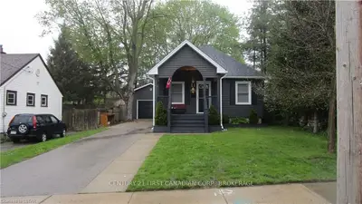 16 EASTMAN Avenue, London East, ON N5W 2M2