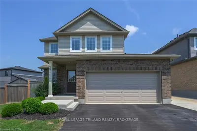 2711 FOXBEND, London North, ON N6G 5B4