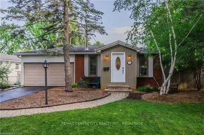 33 FINSBURY Crescent, London North, ON N6G 2B3