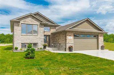 111 PHIBBS Street, Lambton Shores, ON N0N 1J0