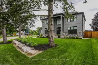 14 SUNRAY Avenue, London South, ON N6P 1B6