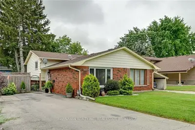 316 BURNS Street, Strathroy-Caradoc, ON N7G 1G4