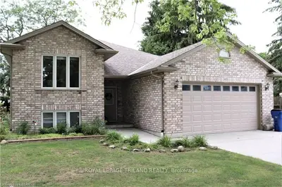 445 INDIAN CREEK Road W, Chatham-Kent, ON N7M 2E4
