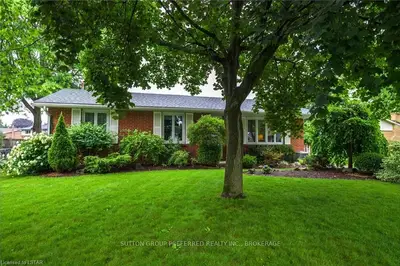 10 GLENBURNIE Crescent, London North, ON N5X 2A2