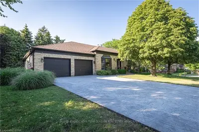 158 WHITEACRES Drive, London North, ON N6G 4N2