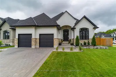 29 KEMP Crescent, Strathroy-Caradoc, ON N7G 0G3