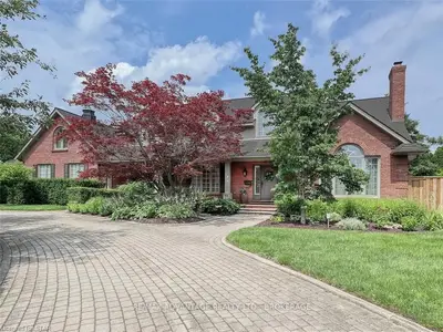 18 KIRK Drive, London South, ON N6P 1E2