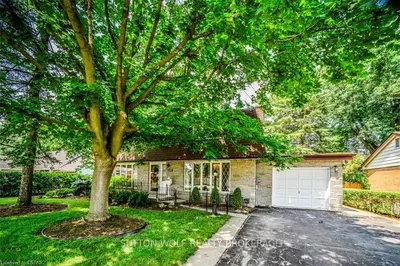 243 FRONT Street E, Strathroy-Caradoc, ON N7G 1Z2