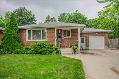 884 OSGOODE Drive, London South, ON N6E 1C6