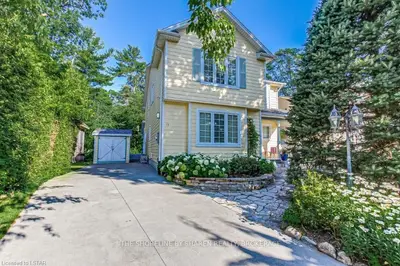 15 HARBOUR PARK Court, Lambton Shores, ON N0M 1T0