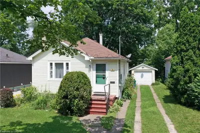 12 MONTAGUE Place, London East, ON N5W 2K3