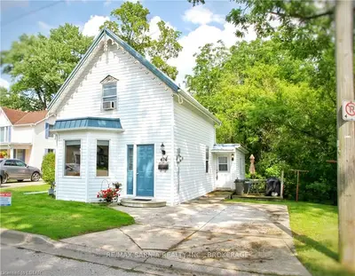 424 CHESTNUT Street, Petrolia, ON N0N 1R0