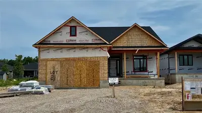 32 Brooklawn Drive, Lambton Shores, On N0m 1t0