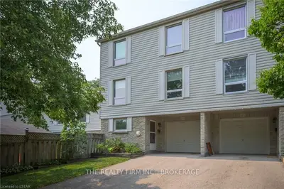 323 EVERGLADE Crescent, London North, ON N6H 4M7