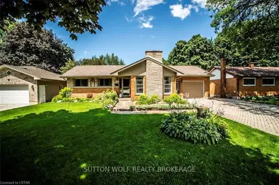 23 PANNELL Lane, Strathroy-Caradoc, ON N7G 2C5