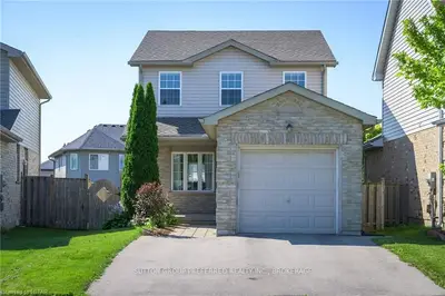1870 BLOOM Crescent, London North, ON N5X 4N2