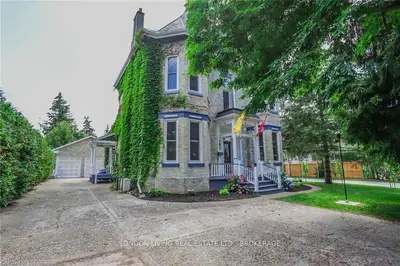 103 ELMWOOD Avenue E, London South, ON N6C 1J4