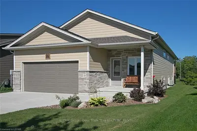 29 DEERFIELD Road, Lambton Shores, ON N0M 1T0