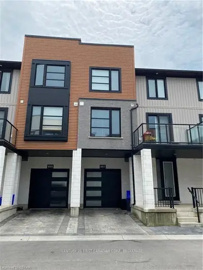 897 SARNIA Road, London North, ON N6H 5J9